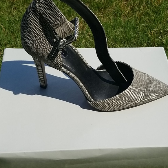 Jessica Simpson heels - Picture 3 of 6